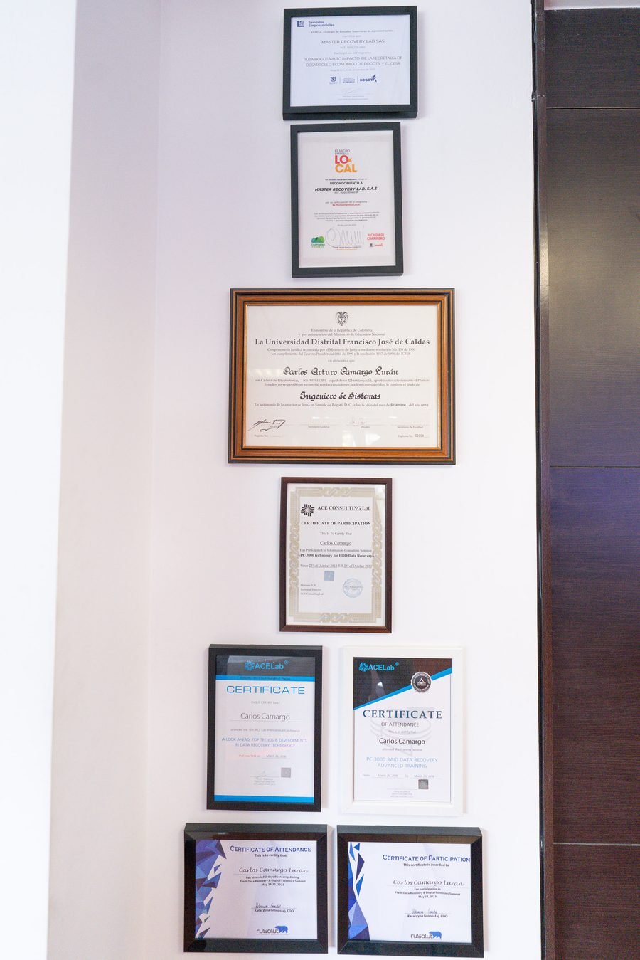 Certificaciones del laboratorio, incluida PC-3000 RAID Data Recovery